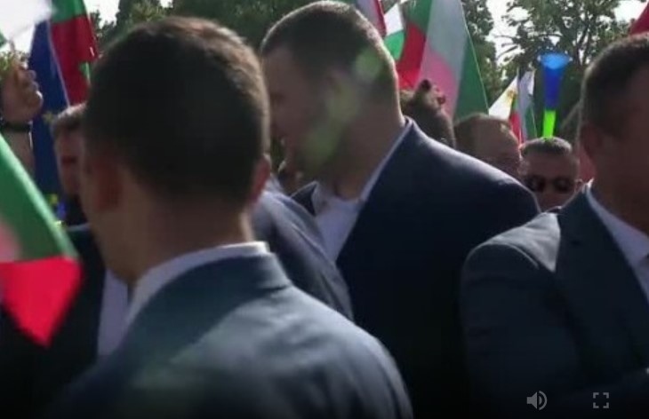 Делян Пеевски се появи на протеста срещу правителството